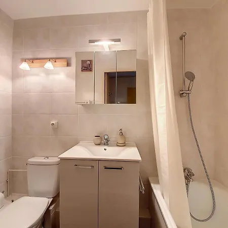 Idéalement Situé Au Pied Des Pistes Les Menuires, 2 Pers, Balcon Sud, Parking Gratuit - Fr-1-178-355